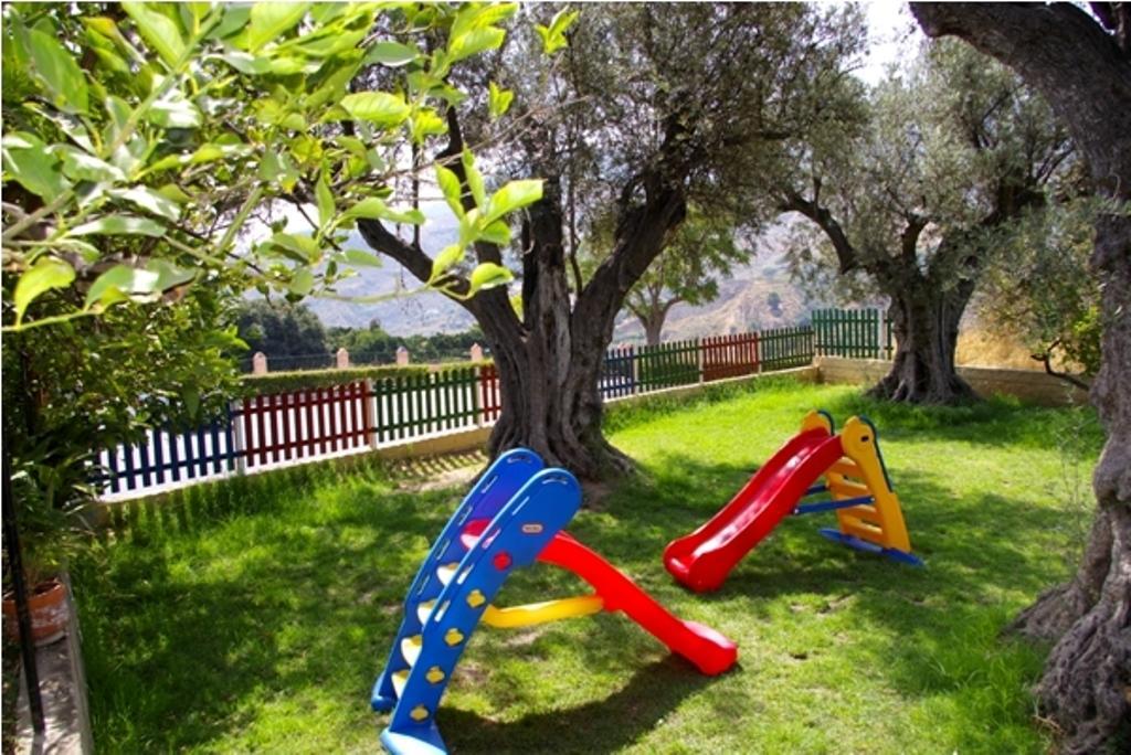 Hostal Y Apartamento Rural Los Naranjos Melegis 외부 사진